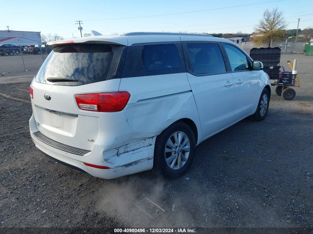 KIA SEDONA LX 2017 KNDMB5C15H6335664 Image 4