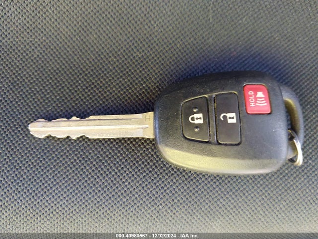 Toyota RAV4 LE 2018 JTMBFREV8JJ227299 Image 11