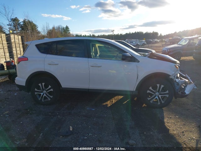 Toyota RAV4 LE 2018 JTMBFREV8JJ227299 Image 14