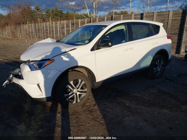 Toyota RAV4 LE 2018 JTMBFREV8JJ227299 Image 2