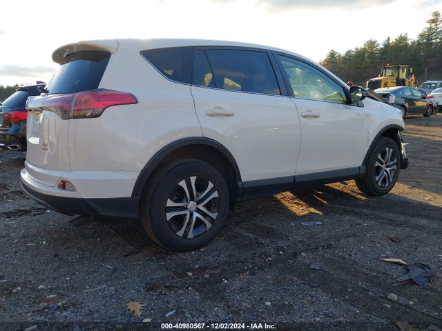 Toyota RAV4 LE 2018 JTMBFREV8JJ227299 Image 4