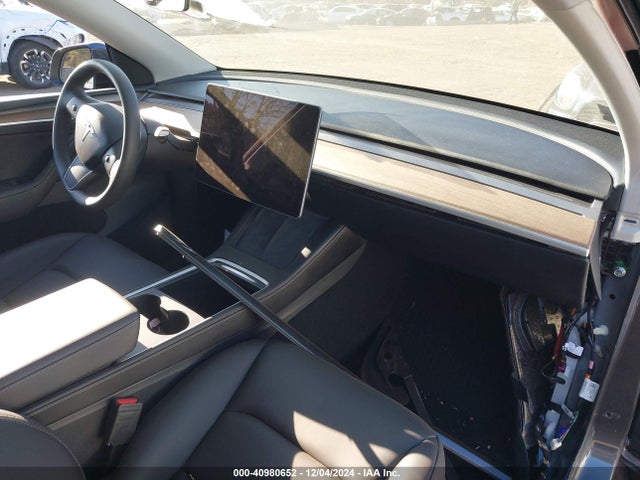 2024 TESLA MODEL Y 7SAYGDEDXRF028536 Photo 4