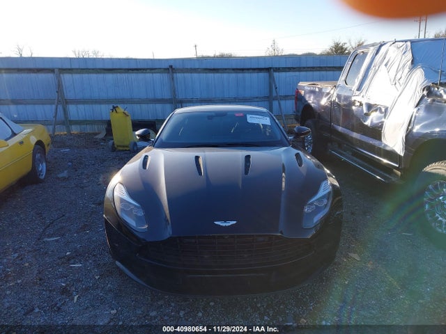 Aston Martin Db11 Launch Edition 2017 SCFRMFAV4HGL02890 Image 6