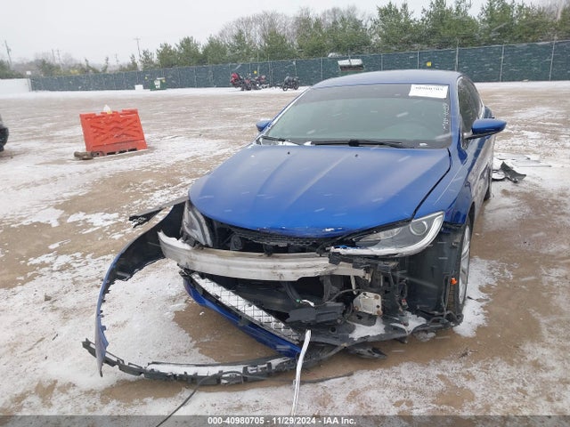 Chrysler 200 Limited 2015 1C3CCCAB1FN532962 Image 2