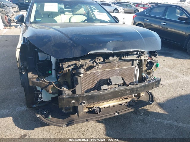 KNALC4J11H5066068 KIA Cadenza Limited