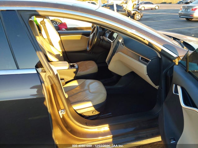 2013 TESLA MODEL S 5YJSA1CN7DFP22690 Photo 4