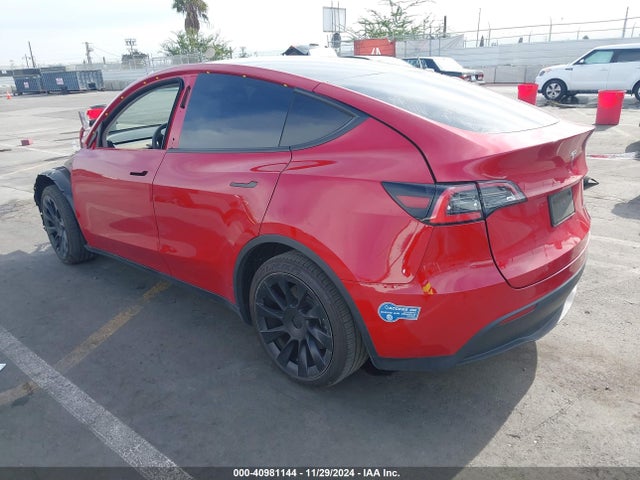 2021 TESLA MODEL Y 5YJYGDEE4MF097088 Photo 2