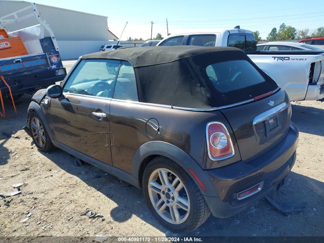2011 MINI COOPER WMWZP3C52BT249300 Photo 2