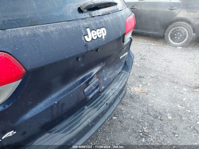 1C4RJFAG1JC351437 Jeep Grand Cherokee Laredo E 4x4