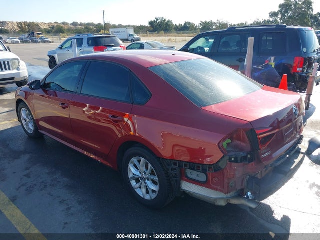 1VWAA7A33JC045577 Volkswagen Passat 2.0t R-line/2.0t S