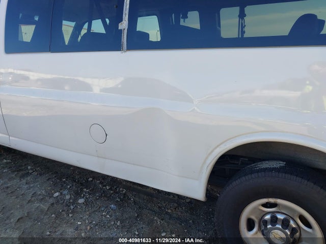 1GAZGPFP6L1268235 Chevrolet Express Passenger Rwd 3500 Extended Wheelbase Lt