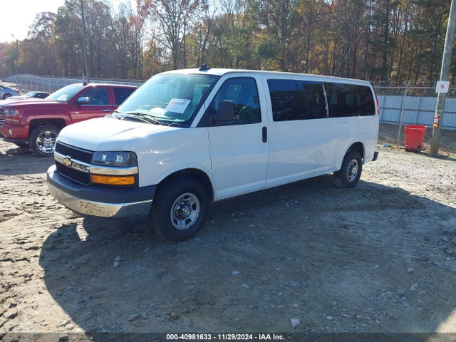 1GAZGPFP6L1268235 Chevrolet Express Passenger Rwd 3500 Extended Wheelbase Lt