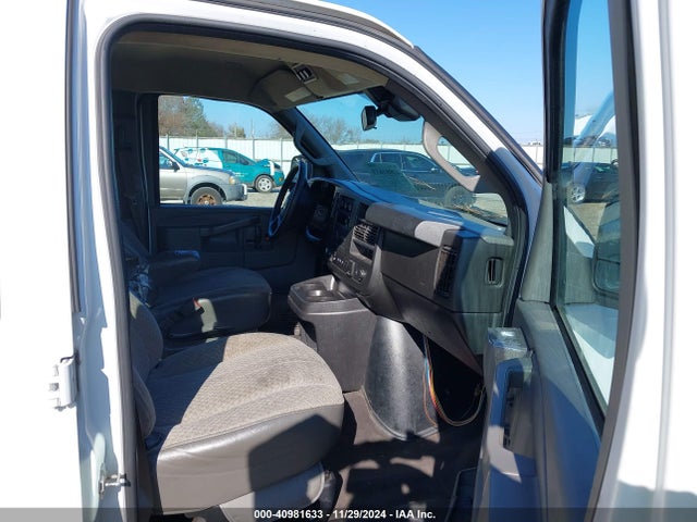 1GAZGPFP6L1268235 Chevrolet Express Passenger Rwd 3500 Extended Wheelbase Lt