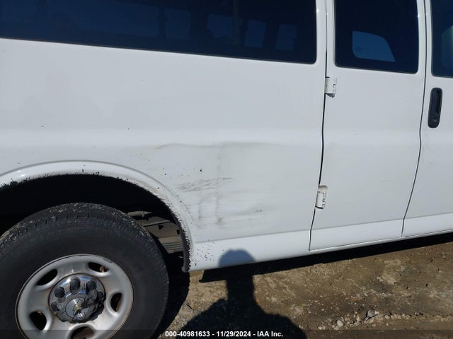 1GAZGPFP6L1268235 Chevrolet Express Passenger Rwd 3500 Extended Wheelbase Lt