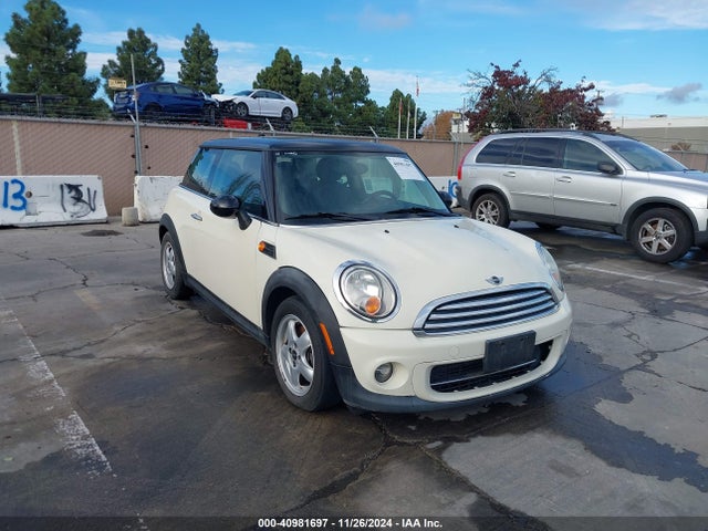 2011 MINI COOPER WMWSU3C50BT097334 Photo 0