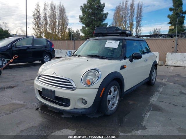 2011 MINI COOPER WMWSU3C50BT097334 Photo 1