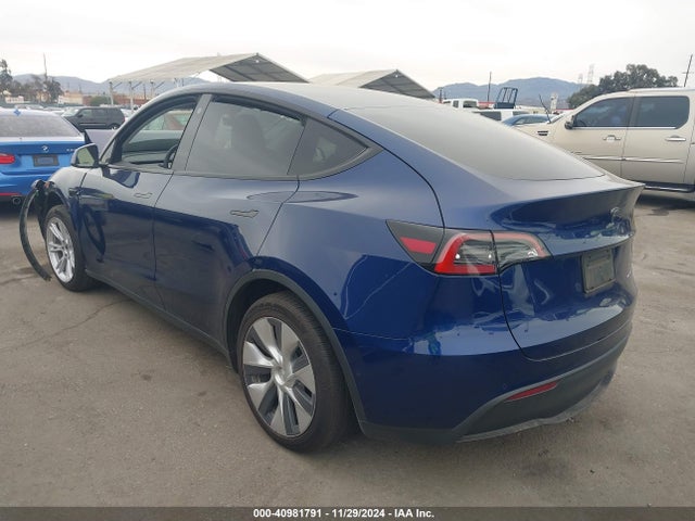 2022 TESLA MODEL Y 7SAYGDEE0NF439009 Photo 2