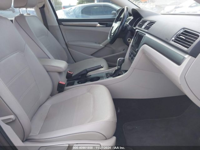 1VWDT7A37HC065705 Volkswagen Passat 1.8t R-line