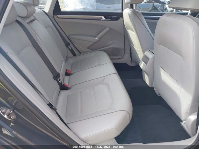 1VWDT7A37HC065705 Volkswagen Passat 1.8t R-line