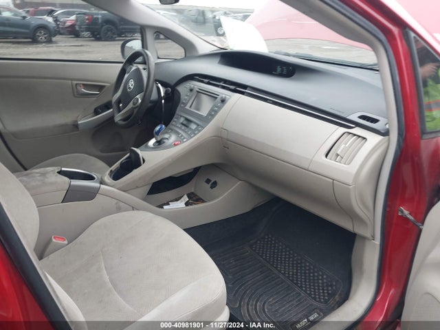Toyota Prius Two 2014 JTDKN3DU8E1804654 Image 5