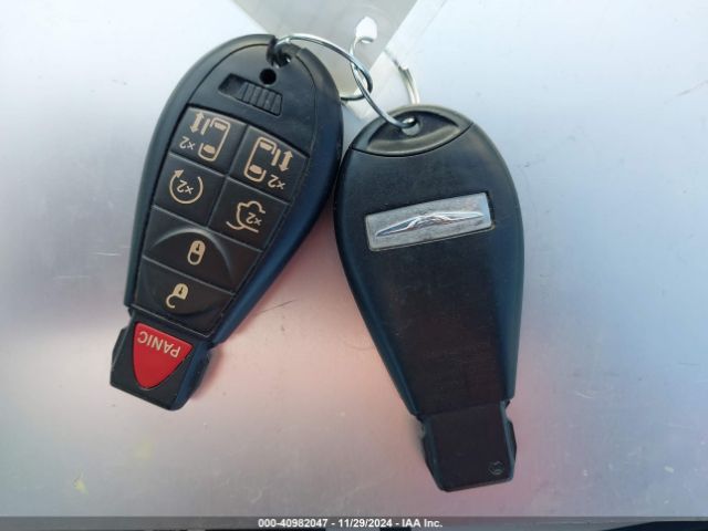 2C4RC1CG9ER143975 Chrysler Town & Country Touring-l