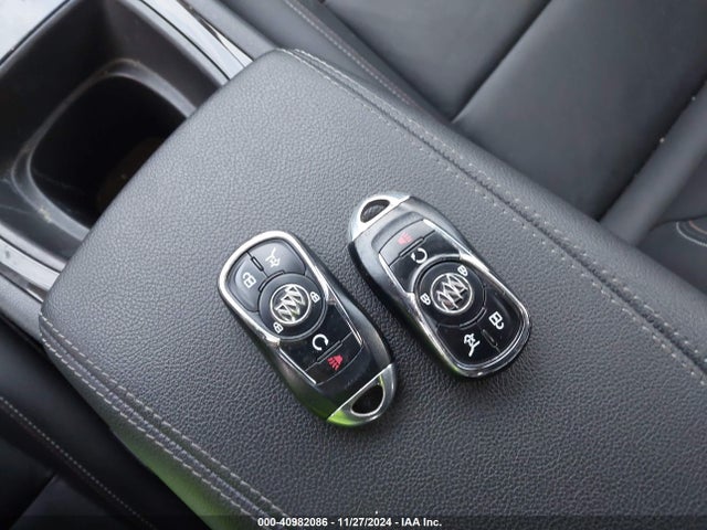 W04GV8SX7J1088477 Buick Regal Tourx Essence