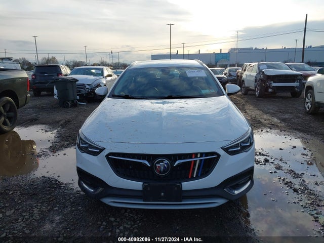 W04GV8SX7J1088477 Buick Regal Tourx Essence