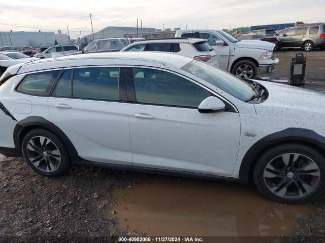 W04GV8SX7J1088477 Buick Regal Tourx Essence