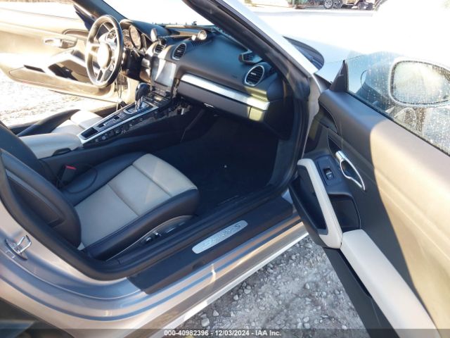 WP0CB2A80JS228268 Porsche 718 Boxster S
