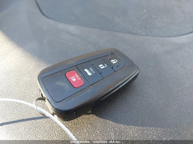 Toyota Corolla Hybrid Le 2021 JTDEAMDE2MJ003319 Image 11