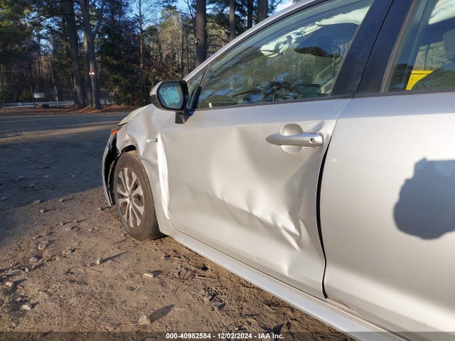 Toyota Corolla Hybrid Le 2021 JTDEAMDE2MJ003319 Image 17