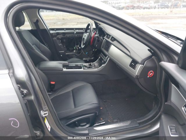 SAJBD4BV6HCY44052 Jaguar Xf 35t Premium