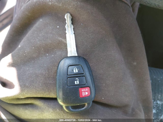 Toyota RAV4 LE 2018 JTMBFREV9JJ259615 Image 11