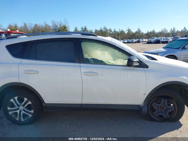 Toyota RAV4 LE 2018 JTMBFREV9JJ259615 Image 13