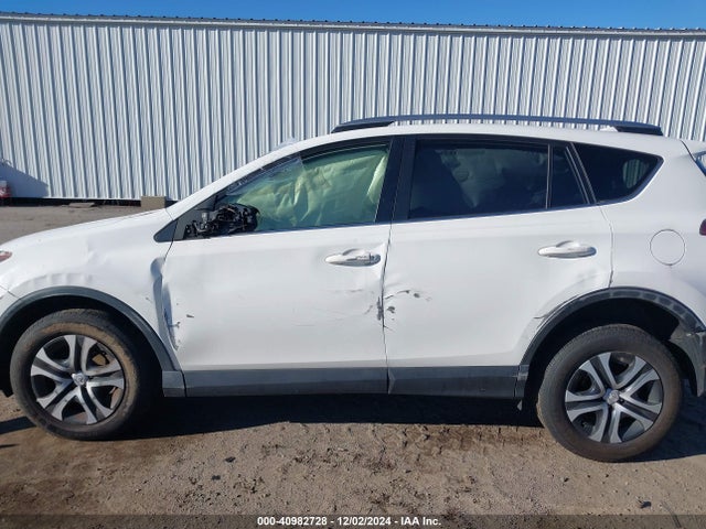 Toyota RAV4 LE 2018 JTMBFREV9JJ259615 Image 14