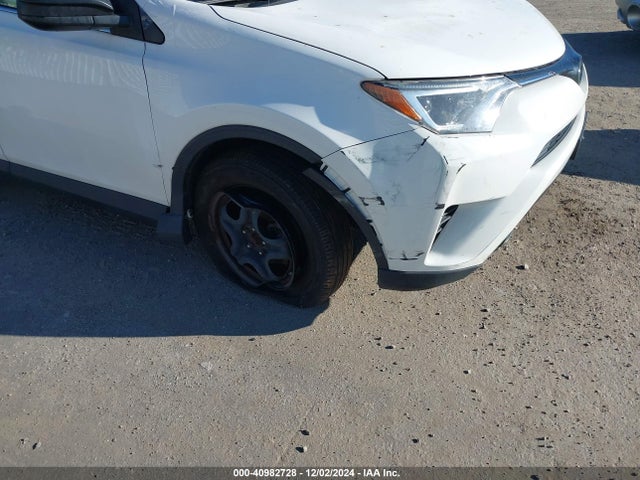 Toyota RAV4 LE 2018 JTMBFREV9JJ259615 Image 18