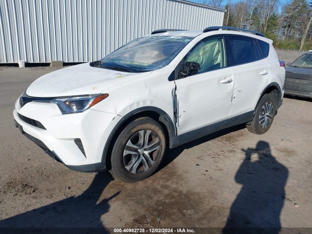 Toyota RAV4 LE 2018 JTMBFREV9JJ259615 Image 2
