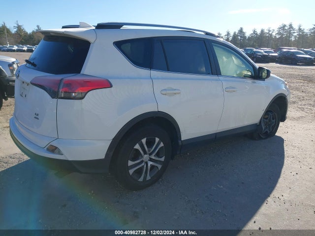 Toyota RAV4 LE 2018 JTMBFREV9JJ259615 Image 4