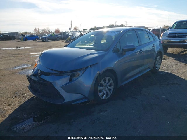 Toyota COROLLA LE 2022 JTDEPMAE2NJ220535 Image 2