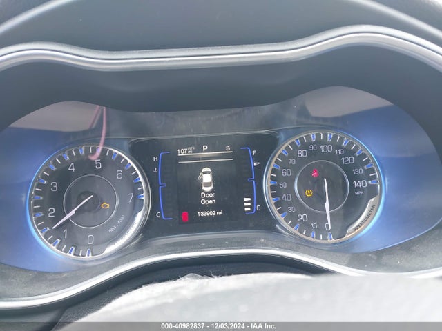 1C3CCCAB8FN740305 Chrysler 200 Limited