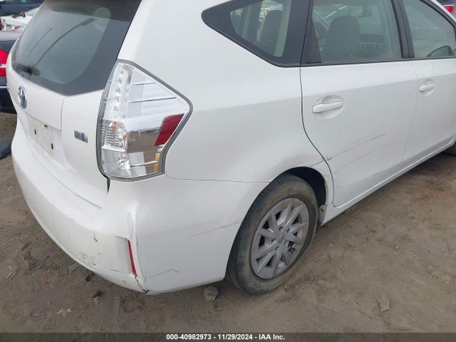Toyota Prius V Two 2014 JTDZN3EU1E3297193 Image 17