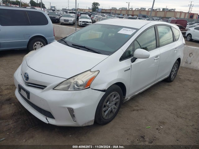 Toyota Prius V Two 2014 JTDZN3EU1E3297193 Image 2