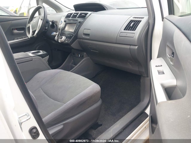 Toyota Prius V Two 2014 JTDZN3EU1E3297193 Image 5