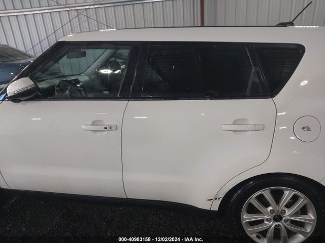 KNDJP3A58J7582305 KIA SOUL +