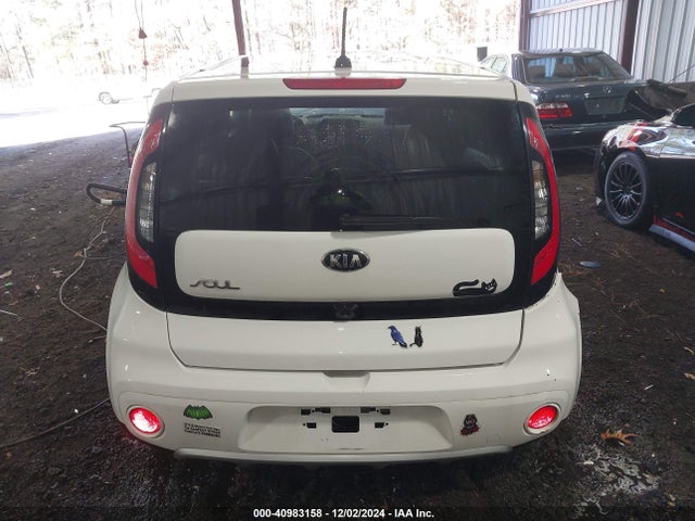 KNDJP3A58J7582305 KIA SOUL +