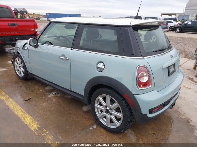 2011 MINI COOPER S WMWSV3C5XBTY15971 Photo 2