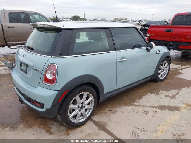 2011 MINI COOPER S WMWSV3C5XBTY15971 Photo 3