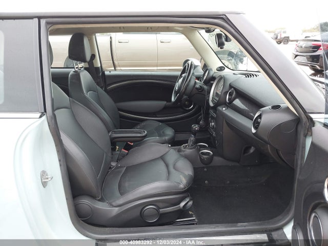 2011 MINI COOPER S WMWSV3C5XBTY15971 Photo 4
