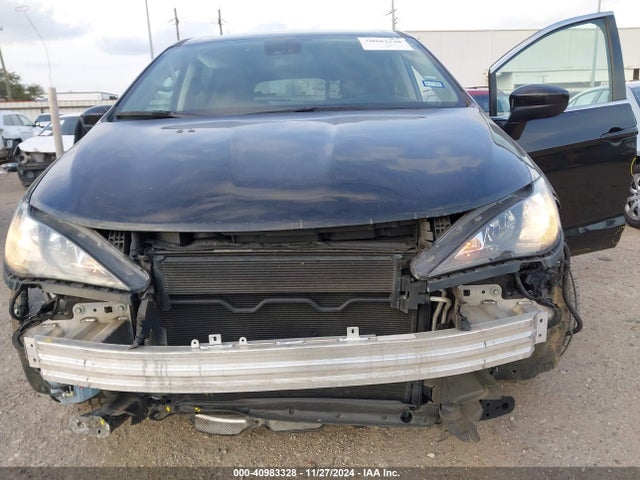 2C4RC1CG1PR516235 Chrysler Voyager Lx