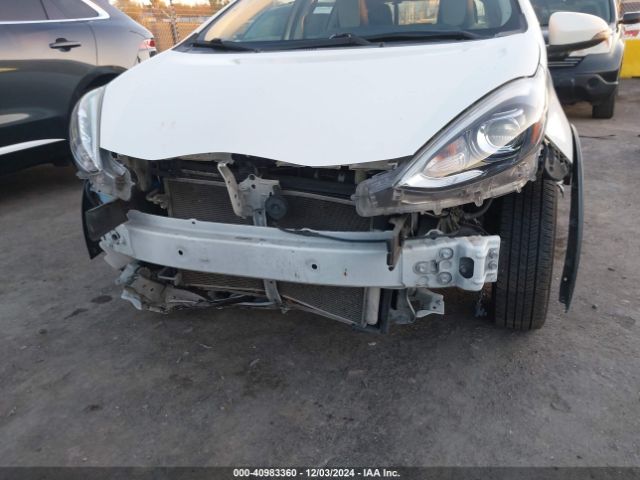 JTDKDTB37J1606297 Toyota Prius C One